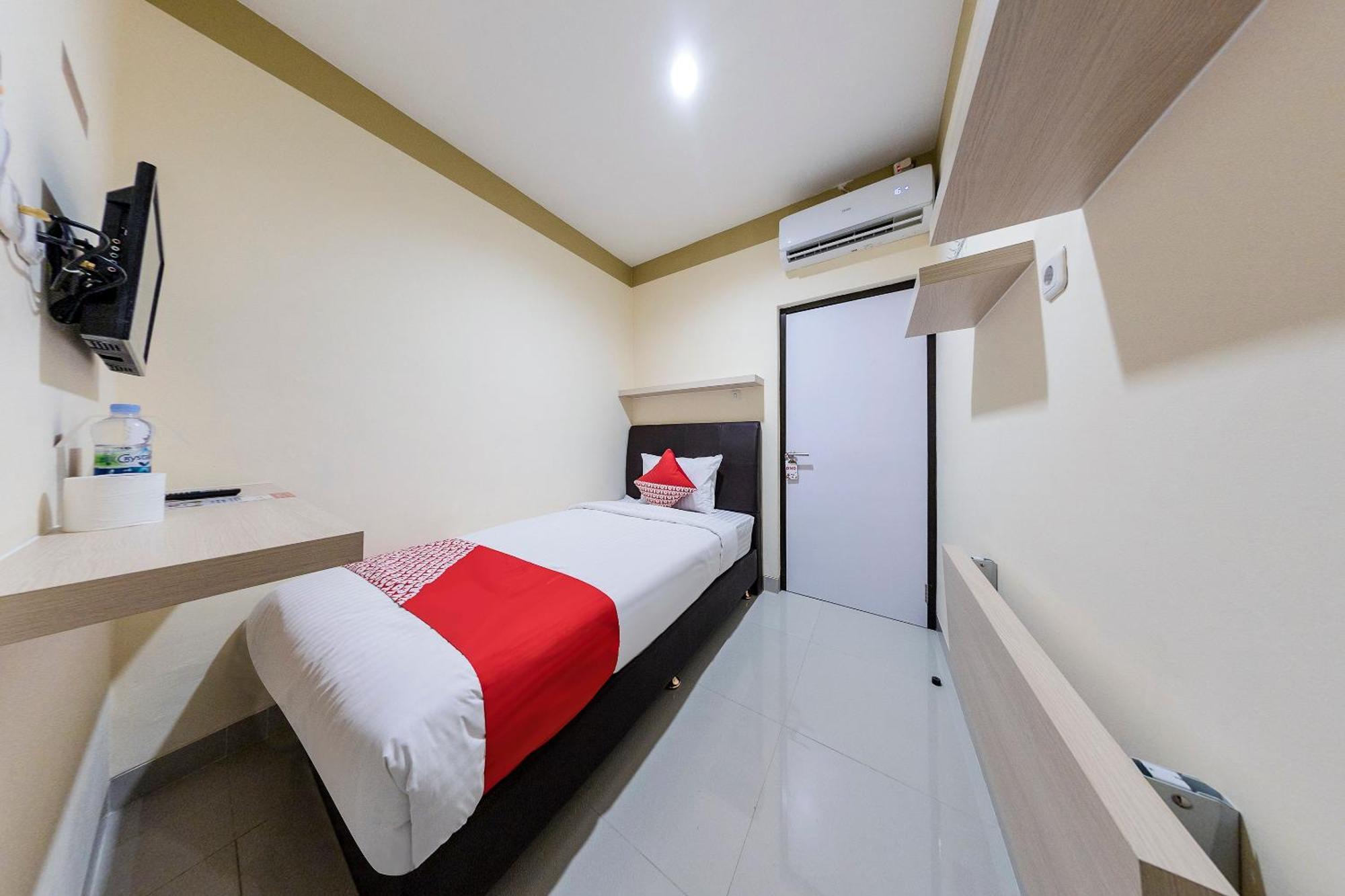 OYO 478 Balcon Biru Hotel Jakarta Exterior foto