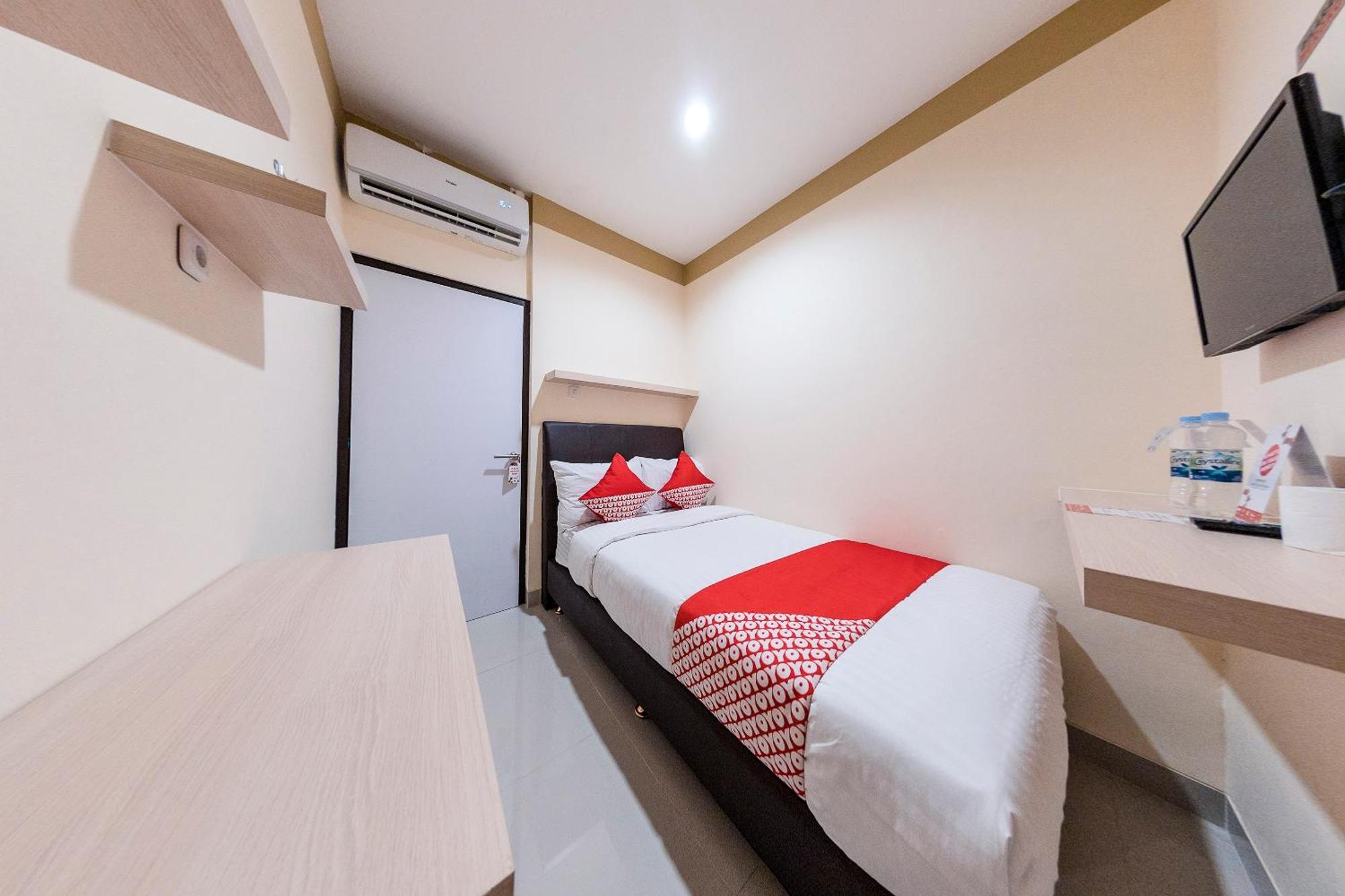 OYO 478 Balcon Biru Hotel Jakarta Exterior foto